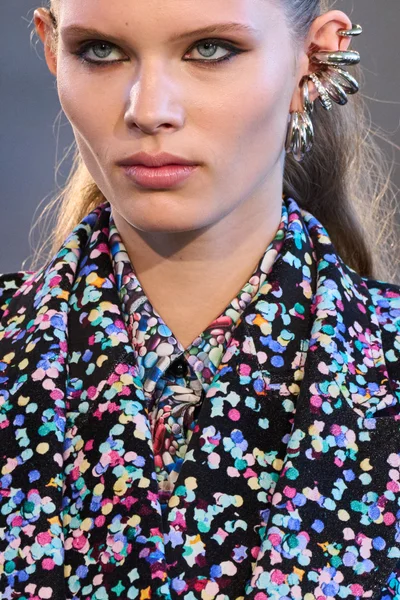Look 70